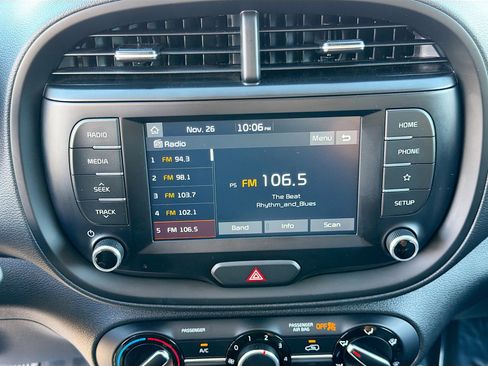 Used 2021 Kia Soul LX image 28