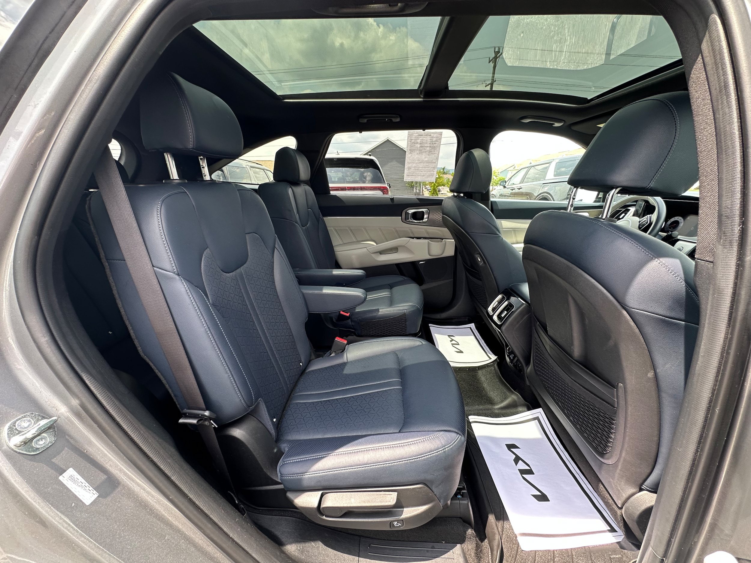 Used 2023 Kia Sorento SX Prestige w/ Panoramic Sunroof Package AWD/4WD image 13