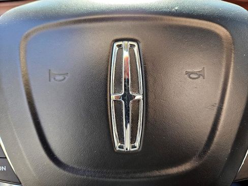 Used 2022 Lincoln Nautilus Reserve w/ Luxury Package image 26