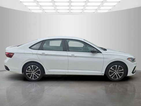 Used 2025 Volkswagen Jetta Sport image 9