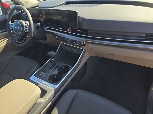 New 2026 Kia Carnival FWD image 11