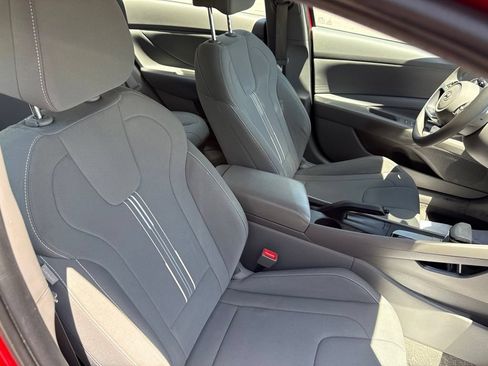 Used 2023 Hyundai Elantra SEL FWD image 12