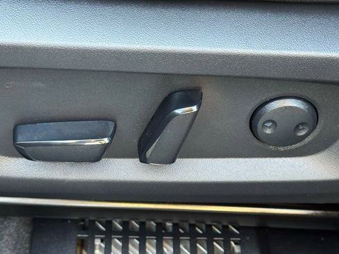 Used 2025 Mitsubishi Outlander SE image 19