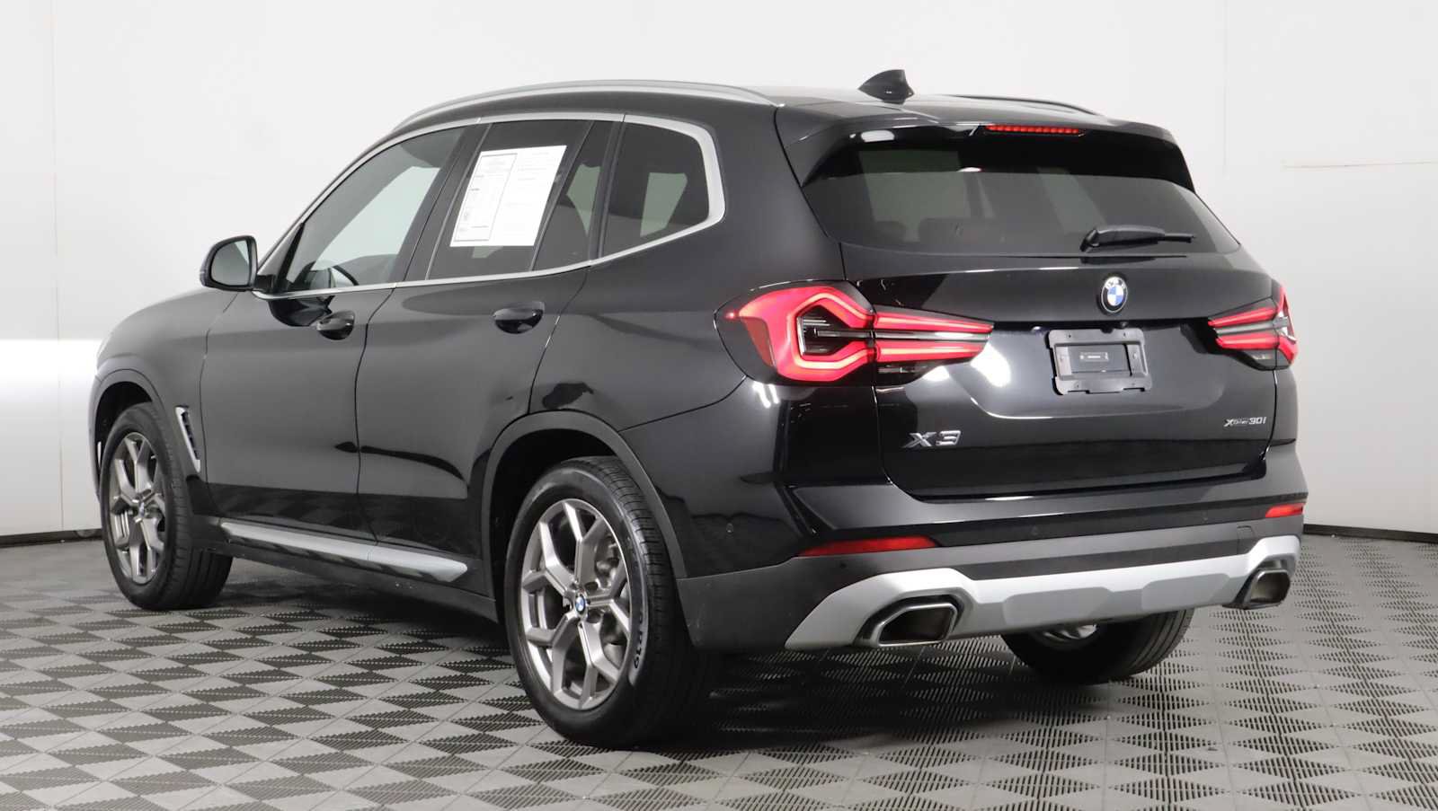 Used 2023 BMW X3 xDrive30i w/ Premium Package w/ZPA AWD/4WD image 4