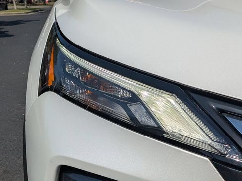 Used 2024 Nissan Rogue SV FWD image 11