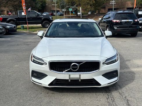 Used 2021 Volvo S60 T6 Momentum image 3