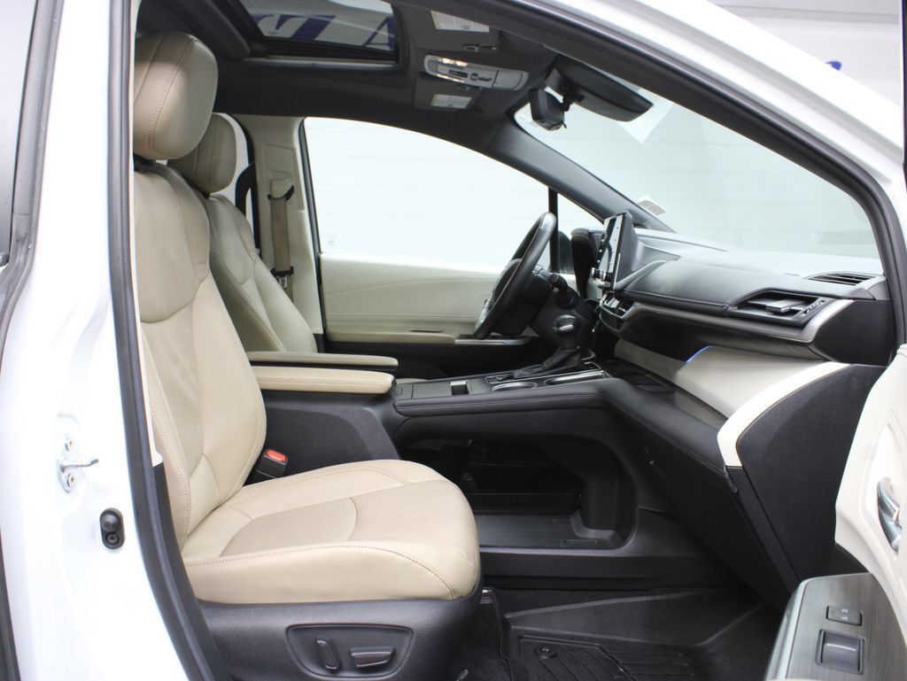 Used 2024 Toyota Sienna Limited AWD/4WD image 36