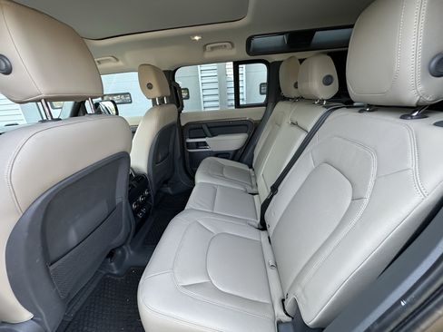 Certified 2023 Land Rover Defender 110 SE AWD/4WD image 30