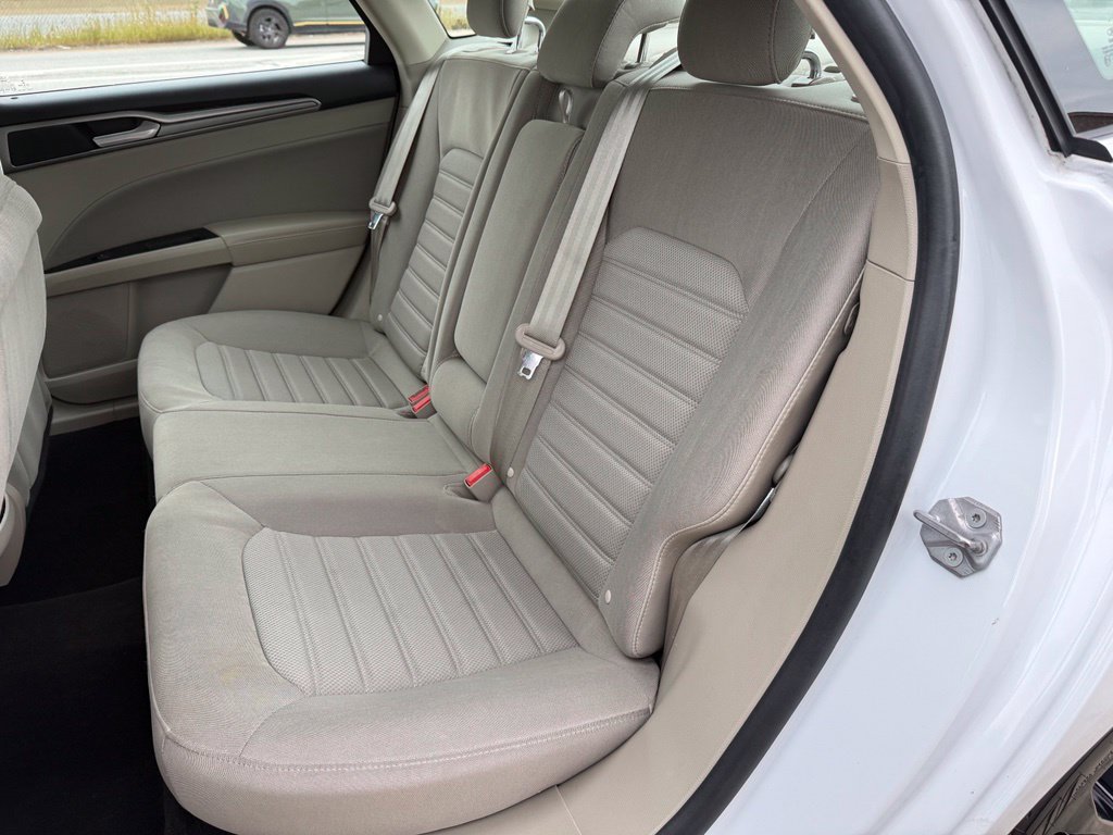 Used 2019 Ford Fusion SE FWD image 20