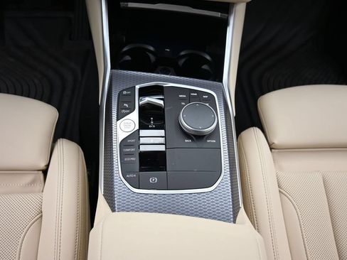 New 2025 BMW 330i xDrive Sedan w/ Convenience Package AWD/4WD image 14