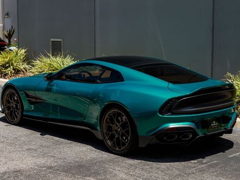 Used 2025 Aston Martin Vanquish RWD image 3