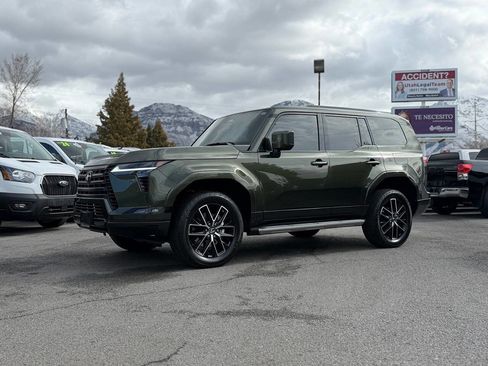 Used 2025 Lexus GX 550 w/ Accessory Package (31) image 2