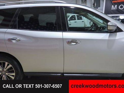 Used 2020 Nissan Pathfinder SV FWD image 21