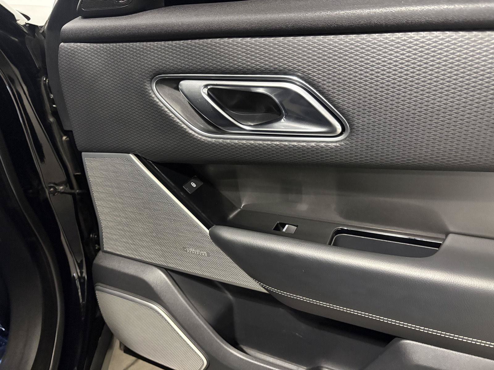 Used 2018 Land Rover Range Rover Velar S AWD/4WD image 46