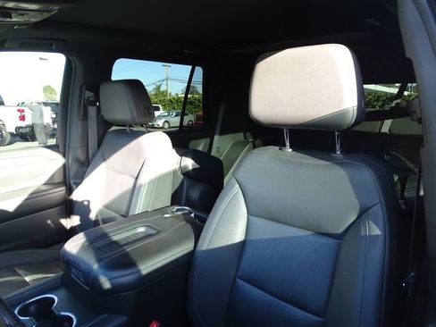 Used 2022 Chevrolet Tahoe Z71 w/ Z71 Off-Road Package AWD/4WD image 8