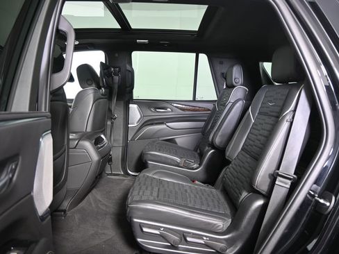 Used 2023 Cadillac Escalade Sport Platinum AWD/4WD image 19