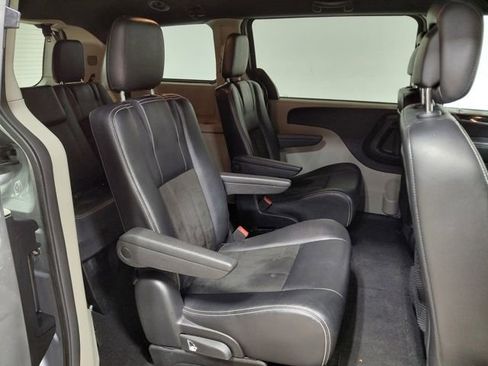Used 2019 Dodge Grand Caravan SXT image 38