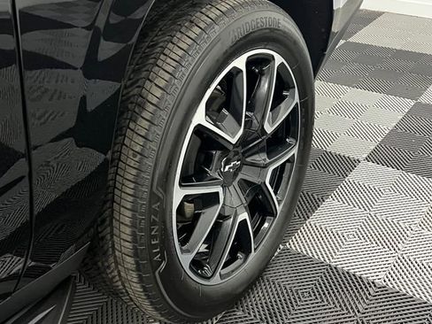 Used 2025 Chevrolet Suburban RST w/ Comfort Package image 13