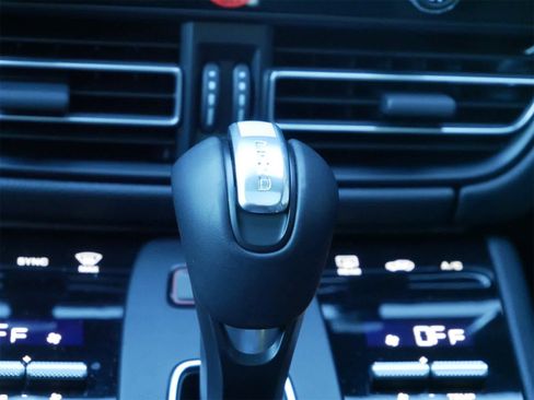 Used 2025 Porsche Macan image 20