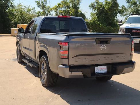 Certified 2025 Nissan Frontier SV RWD image 2