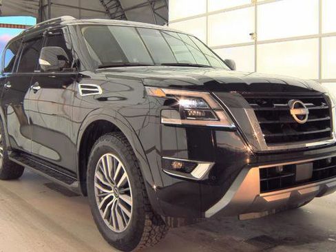 Used 2024 Nissan Armada SL w/ Captain's Chairs Package image 3