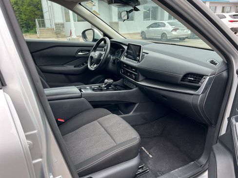 Used 2025 Nissan Rogue SV FWD image 12