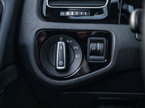 Used 2015 Volkswagen Golf R 4-Door image 68