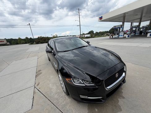 Used 2016 Jaguar XJ R-Sport RWD image 28