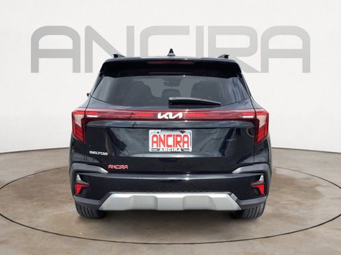 Used 2024 Kia Seltos EX FWD image 11