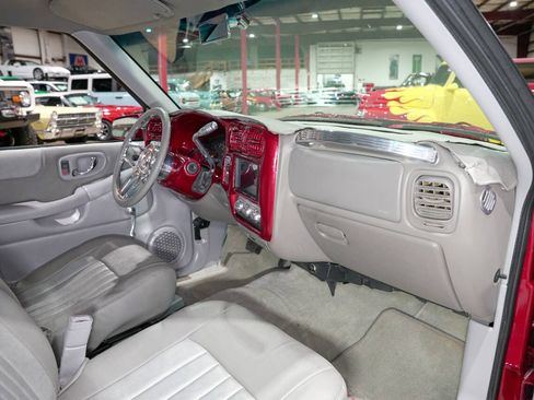 Used 2003 Chevrolet S10 Pickup LS w/ LS Preferred Equipment Group RWD image 32