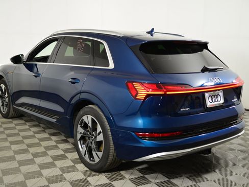 Used 2023 Audi e-tron Premium Plus w/ Premium Plus Package image 3