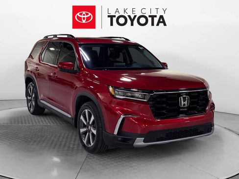 Used 2024 Honda Pilot Touring image 10