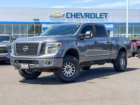 Used 2019 Nissan Titan PRO-4X w/ Pro-4x Convenience Package AWD/4WD image 1