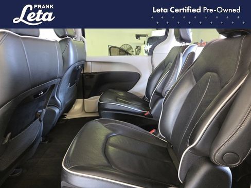 Used 2023 Chrysler Pacifica Limited FWD image 21