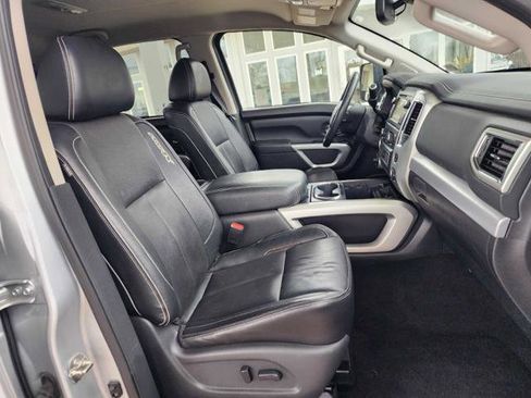 Used 2018 Nissan Titan PRO-4X w/ Pro-4x Convenience Package image 19
