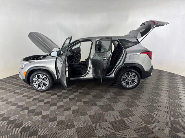 Certified 2026 Kia Seltos LX AWD/4WD image 11