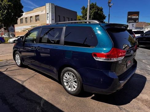 Used 2012 Toyota Sienna XLE w/ XLE Navigation Pkg FWD image 4