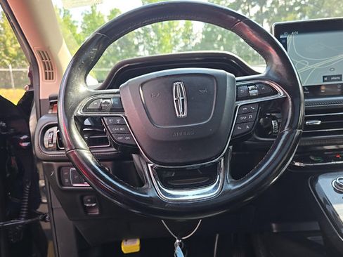 Used 2022 Lincoln Nautilus Reserve AWD/4WD image 7