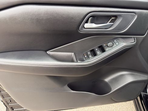 Certified 2025 Nissan Rogue SV AWD/4WD image 16