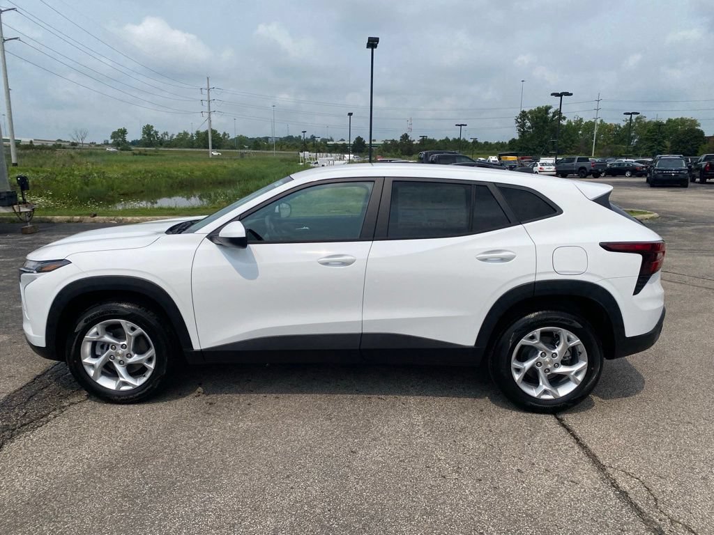 New 2026 Chevrolet Trax LS w/ LS Convenience Package FWD image 4