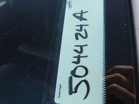 Used 2016 Toyota Camry image 28