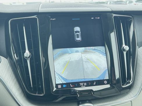 Used 2023 Volvo XC60 B5 Plus image 19