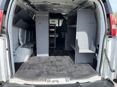 Used 2017 Chevrolet Express 2500 image 27