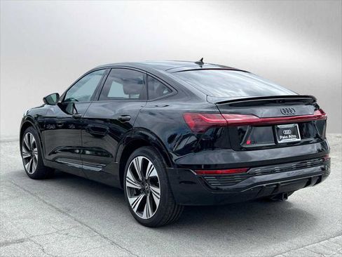 New 2024 Audi Q8 e-tron Prestige image 3