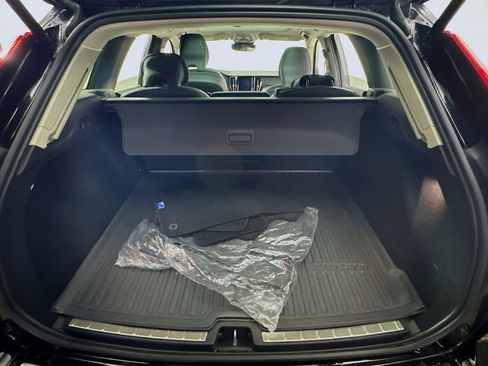 Used 2023 Volvo XC60 B5 Plus AWD/4WD image 25