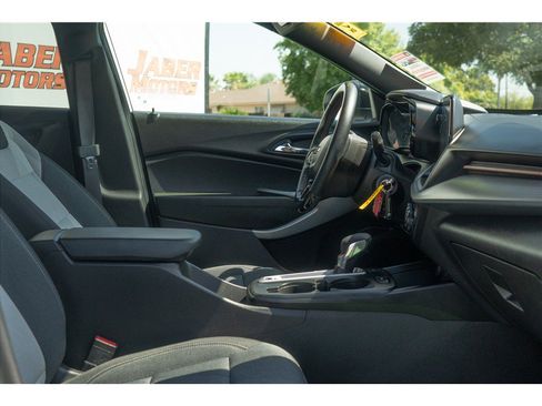 Used 2025 Chevrolet Trax RS w/ Driver Confidence Package FWD image 6