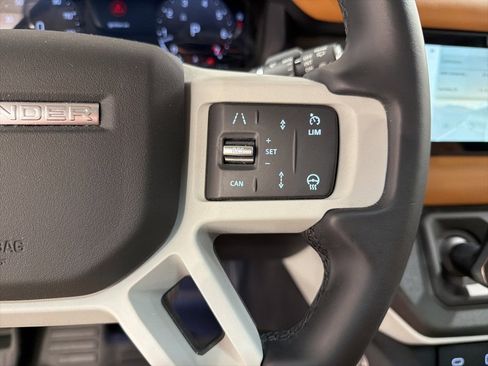 Used 2024 Land Rover Defender 90 S image 13