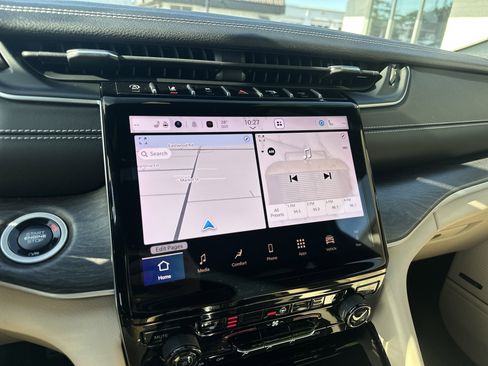 Used 2024 Jeep Grand Cherokee Limited w/ Trailer Tow Package image 17