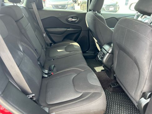 Used 2017 Jeep Cherokee Latitude w/ Cold Weather Group AWD/4WD image 24