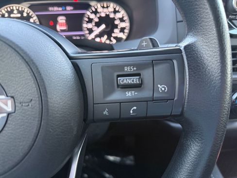 Used 2024 Nissan Pathfinder S image 19